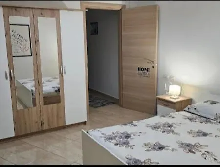 Lighthouse Spacious New Bazaar 公寓