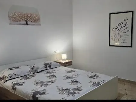 Lighthouse Spacious New Bazaar 티라나